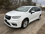 Used 2023 Chrysler Pacifica Touring-L image 2