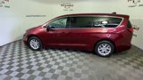 Used 2023 Chrysler Pacifica Touring-L image 5