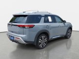 Used 2024 Nissan Pathfinder Platinum image 5