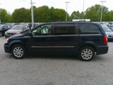 Used 2015 Chrysler Town & Country Touring image 3