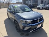 Used 2023 Volkswagen Taos SE w/ Panoramic Sunroof Package image 2