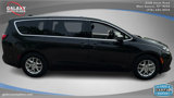 Used 2023 Chrysler Pacifica Touring-L image 4