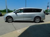 Used 2023 Chrysler Pacifica Touring-L image 6