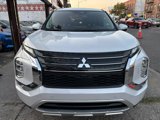 Used 2022 Mitsubishi Outlander SE image 2