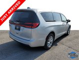 Used 2023 Chrysler Pacifica Touring-L image 4