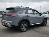 New 2025 Nissan Pathfinder Platinum image 3