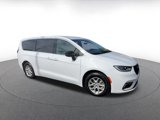 Used 2024 Chrysler Pacifica Touring-L image 2