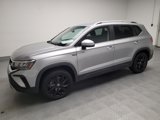 Used 2022 Volkswagen Taos SE image 2