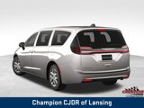 New 2025 Chrysler Pacifica Select image 4