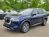 New 2025 Nissan Pathfinder SL image 2