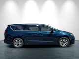 New 2025 Chrysler Pacifica Select image 3