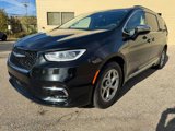 Used 2023 Chrysler Pacifica Limited image 3