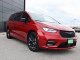 Used 2025 Chrysler Pacifica Limited image 6