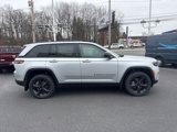 Used 2025 Jeep Grand Cherokee Altitude image 4