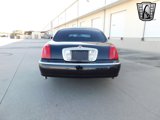 Used 2001 Lincoln Town Car Executive image 4