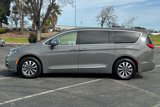 Used 2022 Chrysler Pacifica Limited w/ Uconnect Theater Family Group image 6