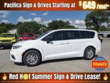 New 2025 Chrysler Pacifica Select image 3