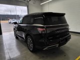 New 2025 INFINITI QX80 Luxe image 2
