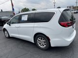 Used 2023 Chrysler Pacifica Touring-L image 4