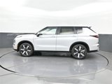 New 2025 Mitsubishi Outlander SE image 2