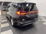 Used 2023 Chrysler Pacifica Touring-L image 2