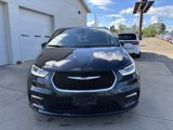 Used 2023 Chrysler Pacifica Touring-L image 2