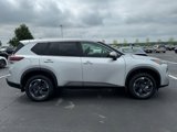 Used 2025 Nissan Rogue SV image 2