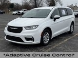 Used 2023 Chrysler Pacifica Touring-L image 4