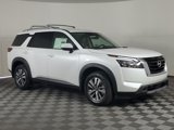 New 2025 Nissan Pathfinder SL image 2