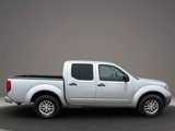 Used 2016 Nissan Frontier SV image 2