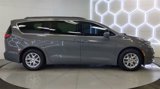 Used 2022 Chrysler Pacifica Touring-L image 3