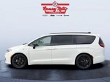 Used 2024 Chrysler Pacifica Premium image 2