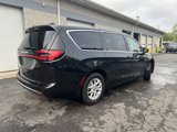 Used 2023 Chrysler Pacifica Touring-L image 2