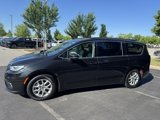 Used 2022 Chrysler Pacifica Touring-L image 4