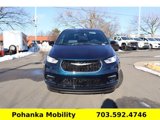 Used 2025 Chrysler Pacifica Select image 3