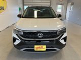 Used 2023 Volkswagen Taos SE w/ Panoramic Sunroof Package image 2