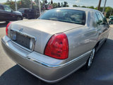 Used 2011 Lincoln Town Car Signature L image 5