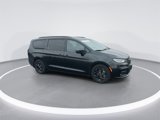 Used 2024 Chrysler Pacifica Premium image 2