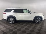 New 2025 Nissan Pathfinder Platinum image 4