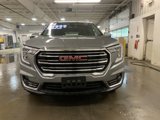 Used 2024 GMC Terrain SLT image 2