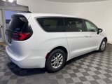 New 2026 Chrysler Pacifica Select image 6