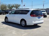Used 2022 Chrysler Pacifica Touring-L image 4