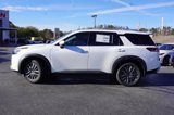 New 2025 Nissan Pathfinder SL w/ SL Premium Package image 2
