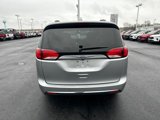 Used 2018 Chrysler Pacifica Touring-L image 4