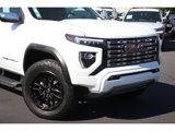 Used 2023 GMC Canyon Denali image 2