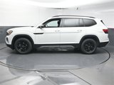 New 2025 Volkswagen Atlas Peak Edition SE image 5