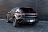 Certified 2025 Porsche Macan image 3