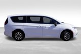 Used 2024 Chrysler Pacifica Select image 3