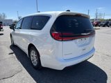 Used 2023 Chrysler Pacifica Touring-L image 5