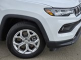 Used 2024 Jeep Compass Latitude image 3